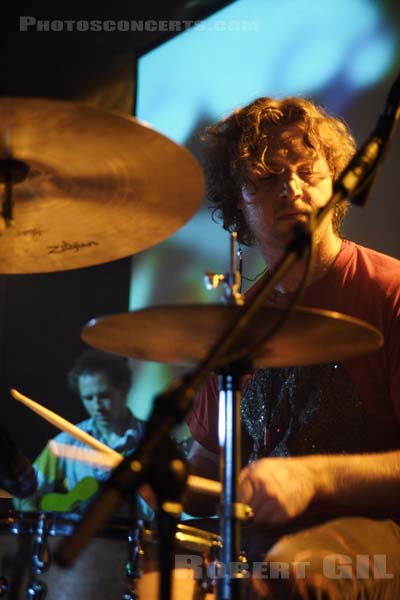 CARIBOU - 2005-10-29 - VENDOME - Le Minotaure - Daniel Victor Snaith